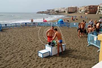 Alberto Rdríguez e Isabel Navarro triunfan en la XVII Travesía a Nado de Salinetas (Foto TA)